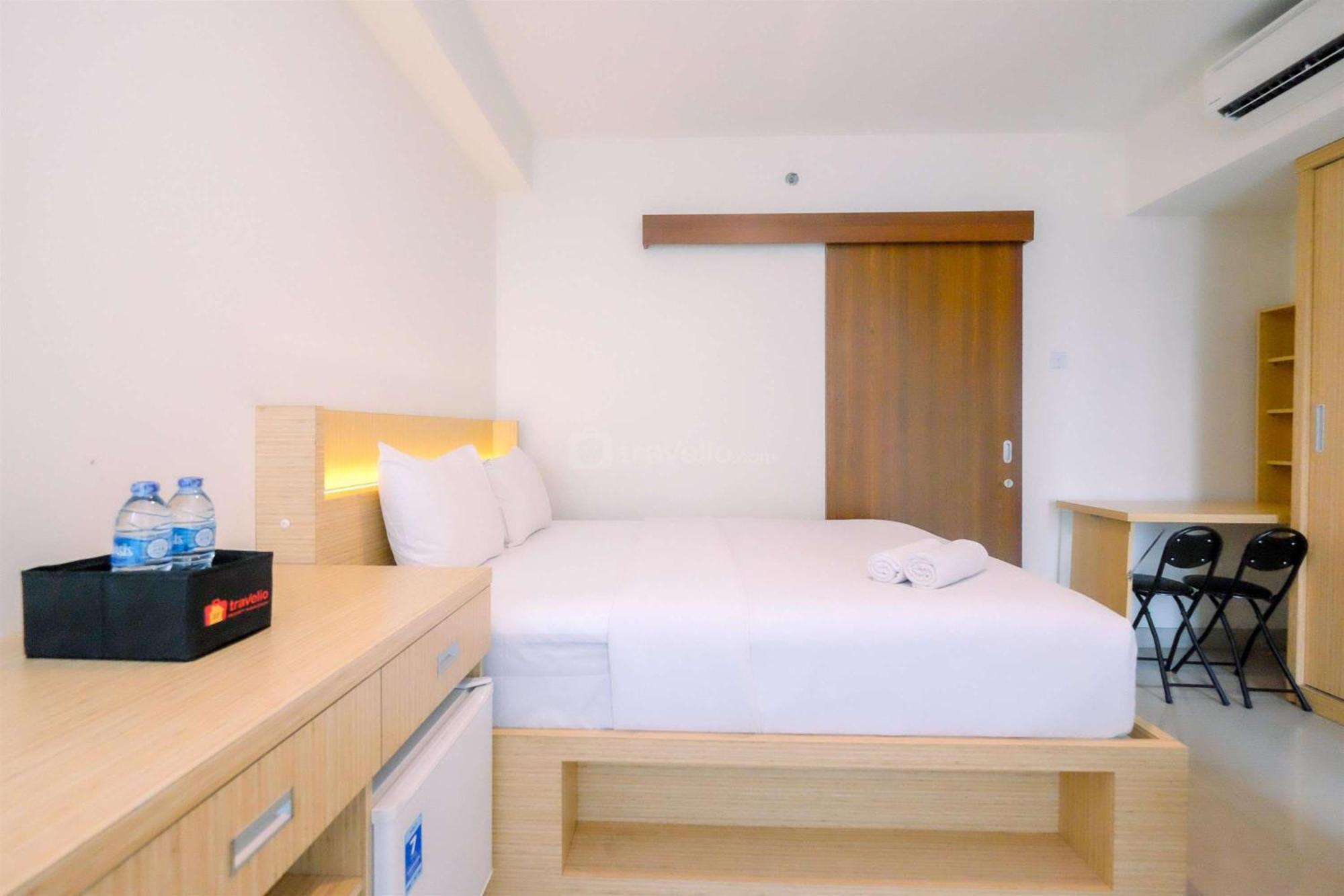 Comfort 1br Without Living At Grand Kamala Lagoon By Travelio Apartemen Bekasi