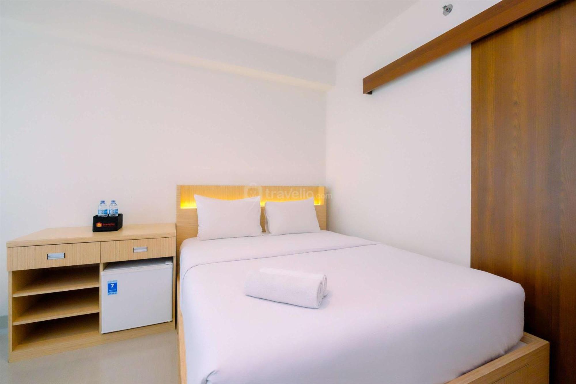 Comfort 1br Without Living At Grand Kamala Lagoon By Travelio Apartemen Bekasi